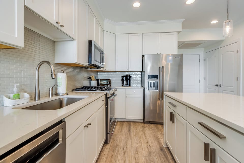 Plenty of cupboard and counter space in the kitchen