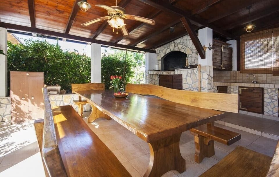 Outdoor dining area