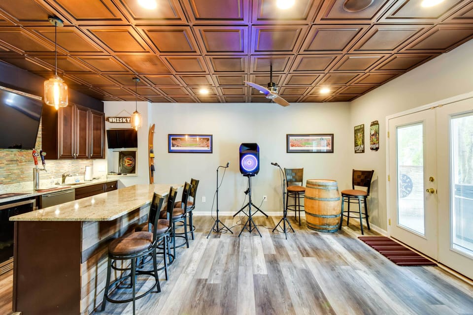 Wet Bar | Smart TV