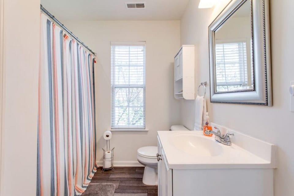 Guest bathroom next to both guest rooms.