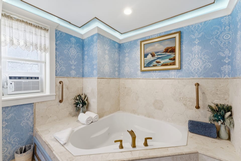 Blue Spa Room | Private spa tub
