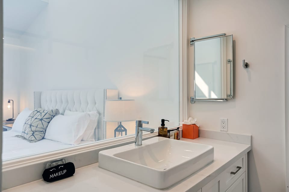 On-suite primary bathroom with walk in shower.