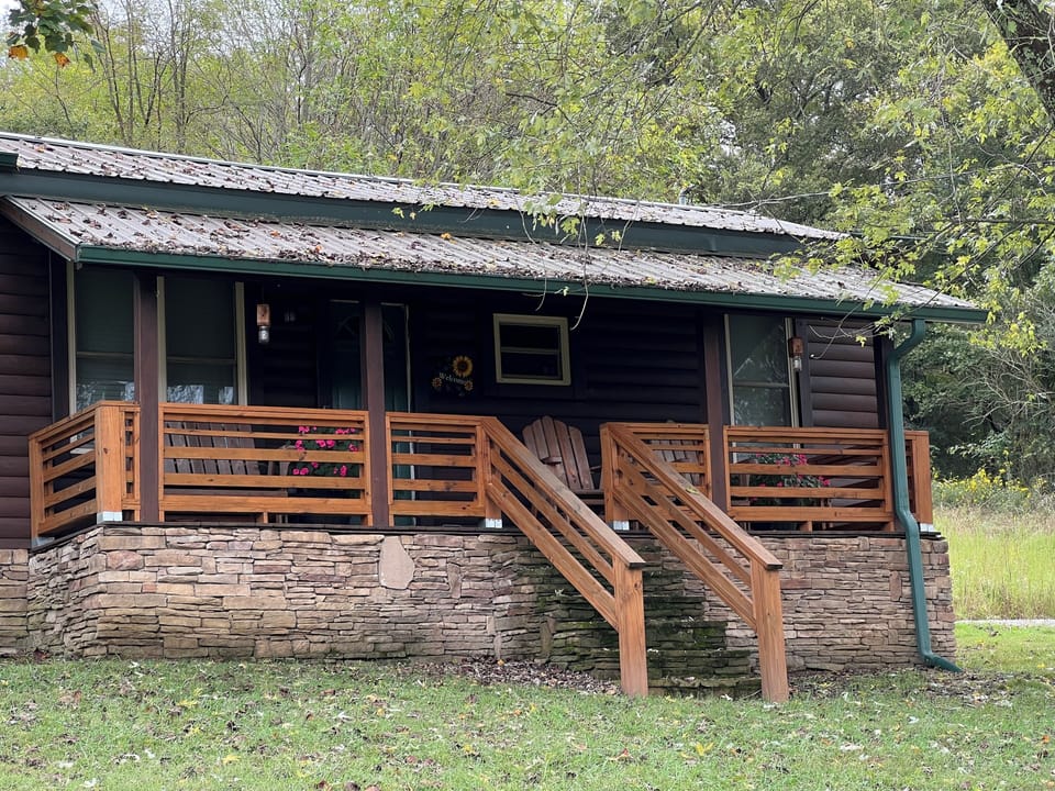 Clean, Cozy & Beautiful Log Cabin