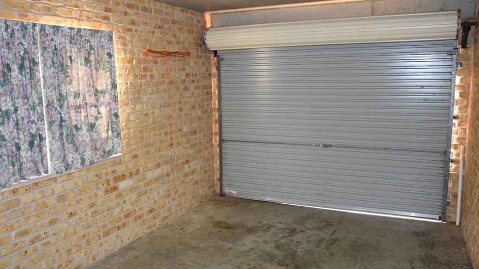 Garage.