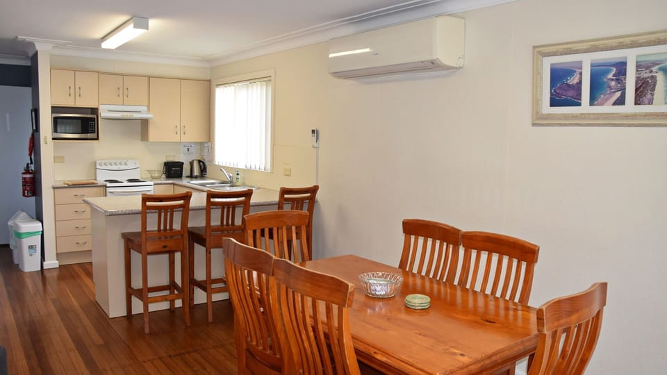 Kitchen and dining area.