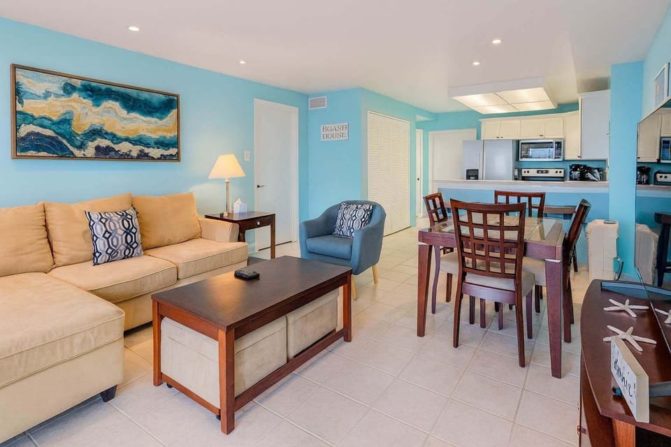 Apartment, 2 Bedrooms | Living area