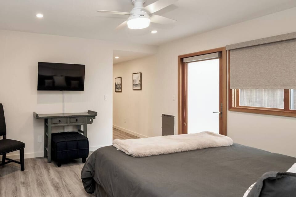 Rear King Bedroom