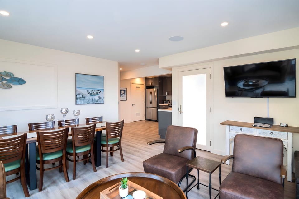 Dining area in open concept Living room
