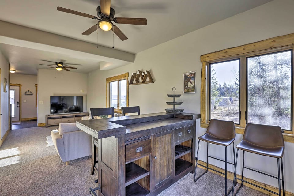 Additional Living Space | Dry Bar