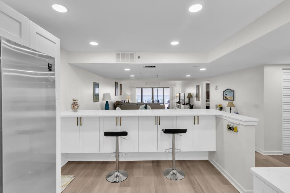 Condo, 2 Bedrooms | Lobby