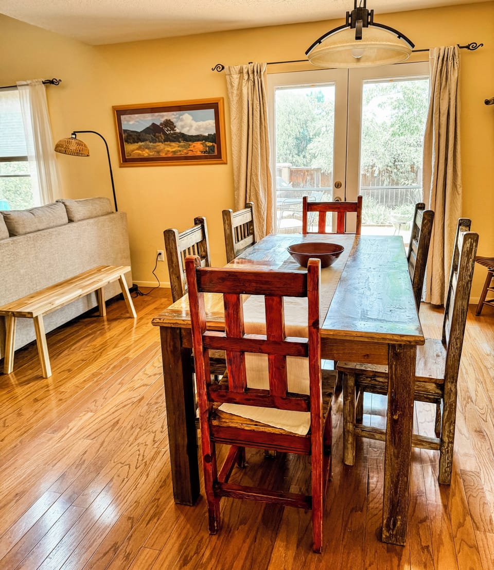 Dining table, room for 6