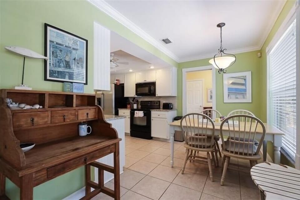 House, 2 Bedrooms | Dining