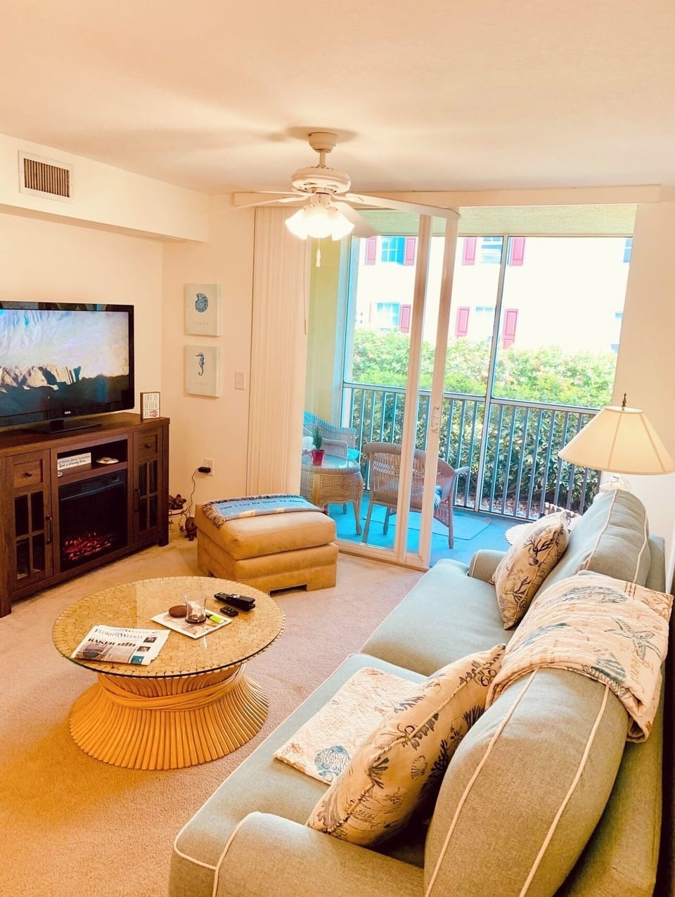 Living room/lanai