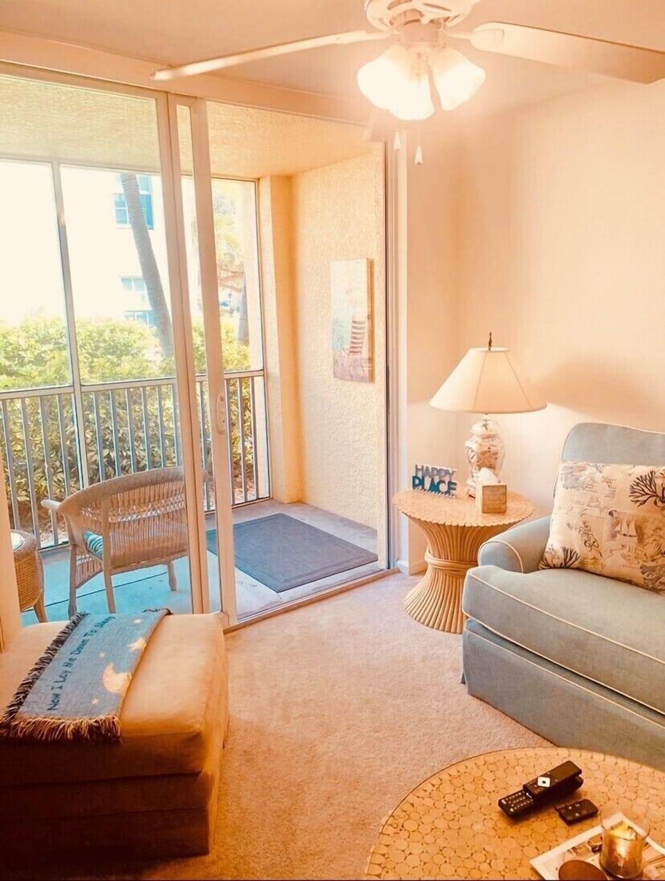Lovely Lanai offers lake view
