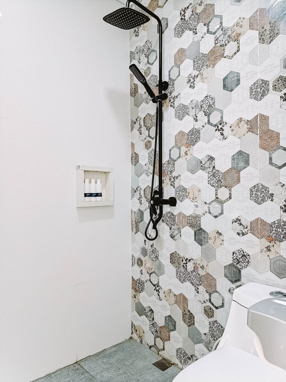 Deluxe Double Room | Bathroom shower