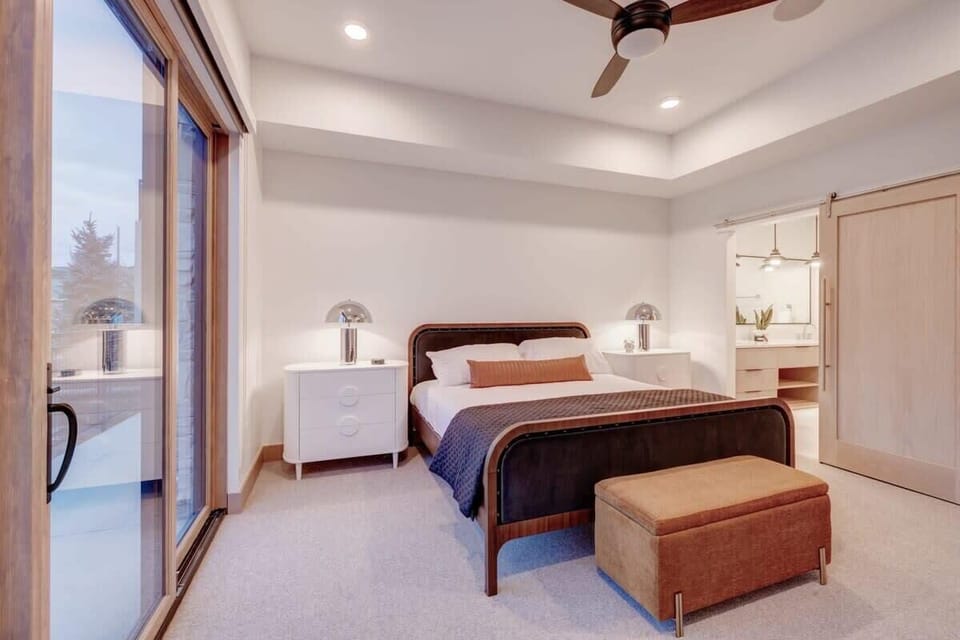 Master Bedroom - King Bed, TV, En-Suite Master Bath
