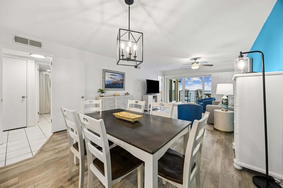Seating for six at dining table
