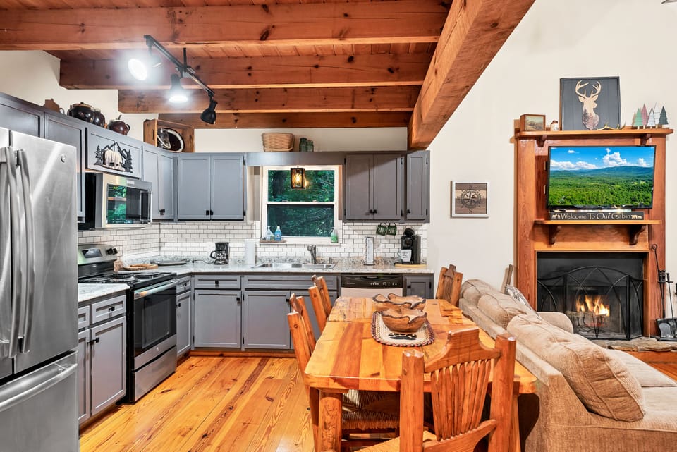 Great Expectations Fully Equipped Kitchen and dining table for 4