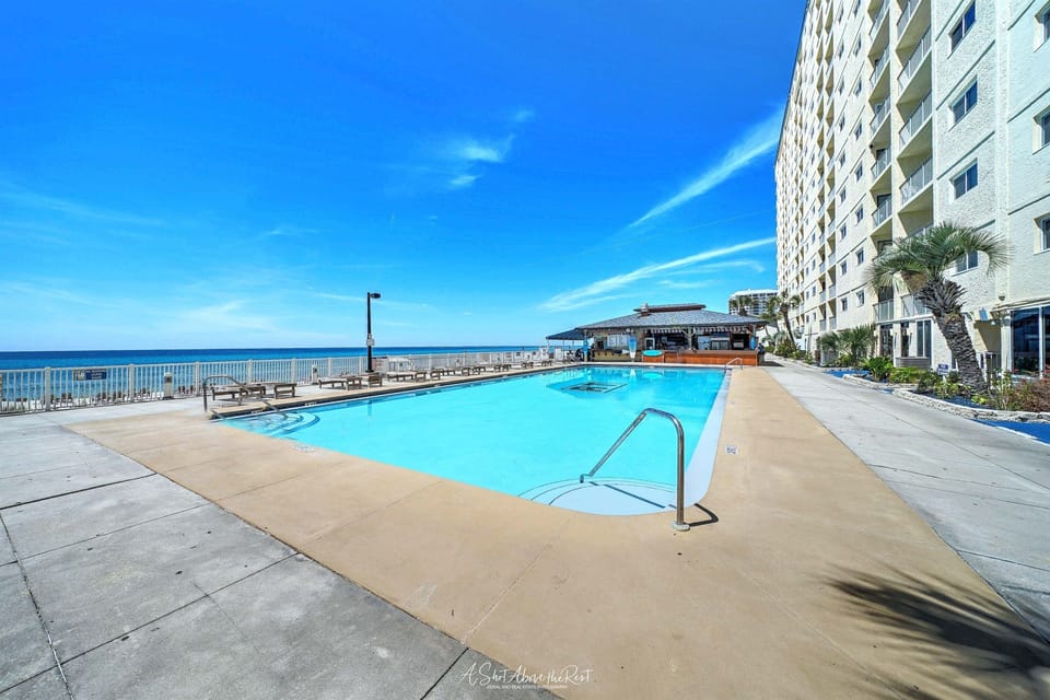 2 Pools, Kiddie Pool, Tiki Bar