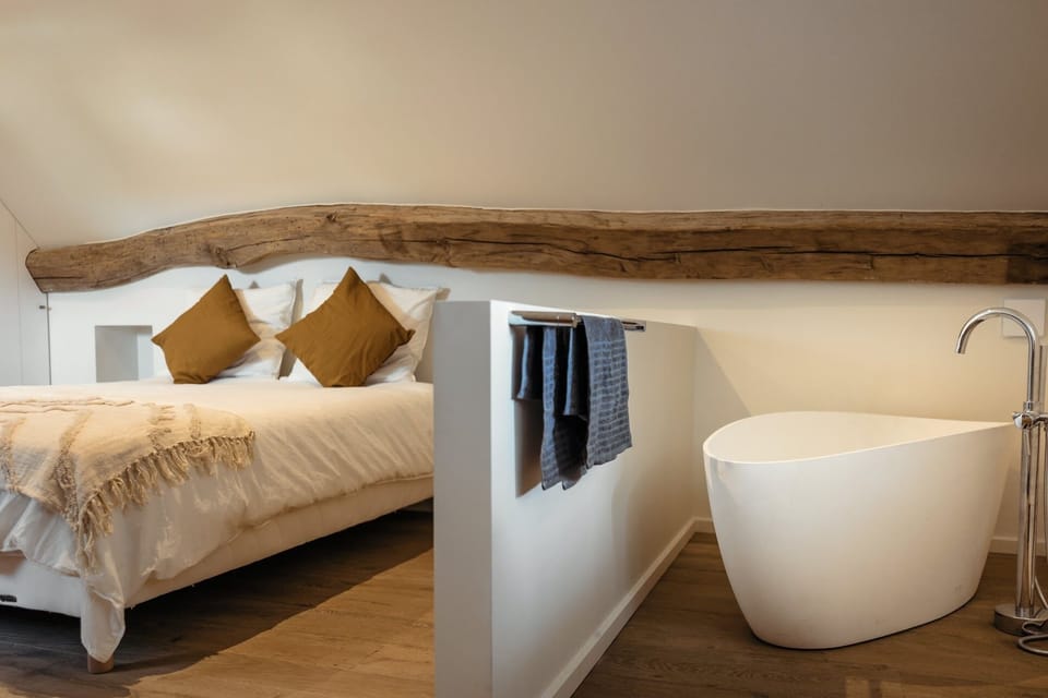 Design House, Ensuite | Lounge