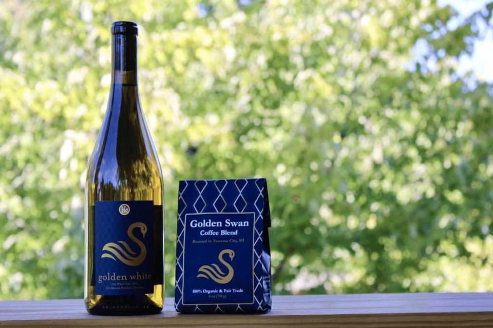 Commentary local wine and coffee with your stay!