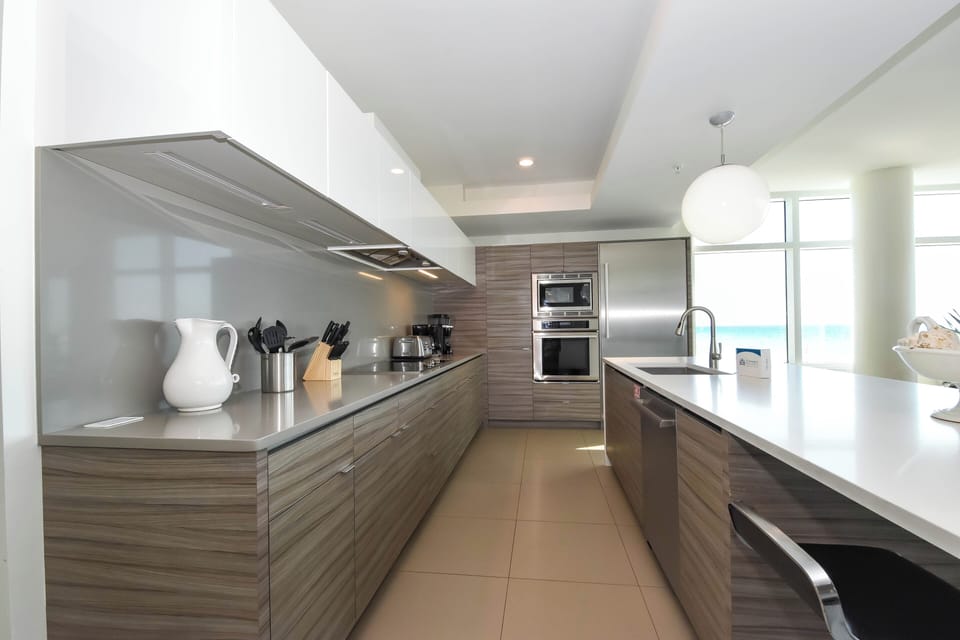 1900 Ninety Eight 401 - Fully Equipped Kitchen