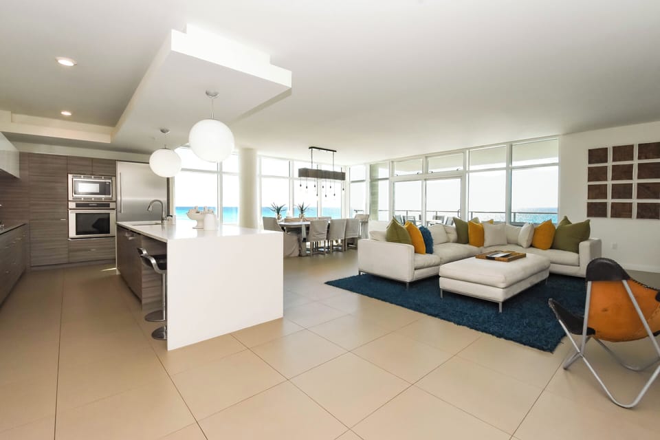 1900 Ninety Eight 401 - Open Floor Plan