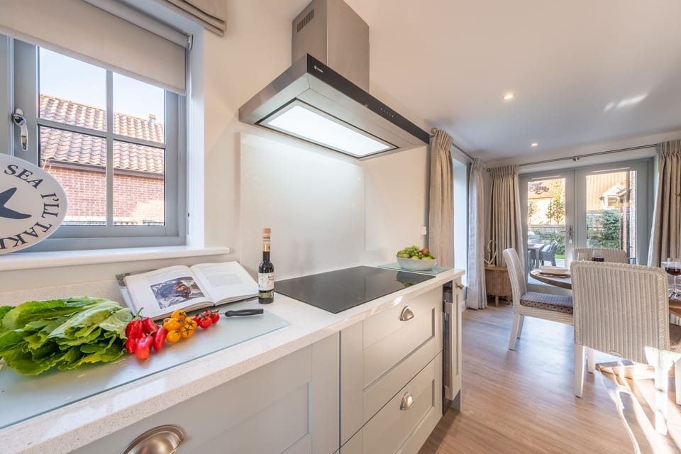 Ground floor: Beautifully finished kitchen