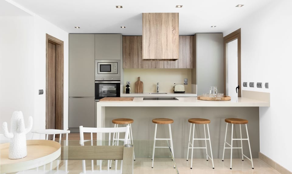 Apartment | Private kitchen | Fridge, microwave, oven, stovetop