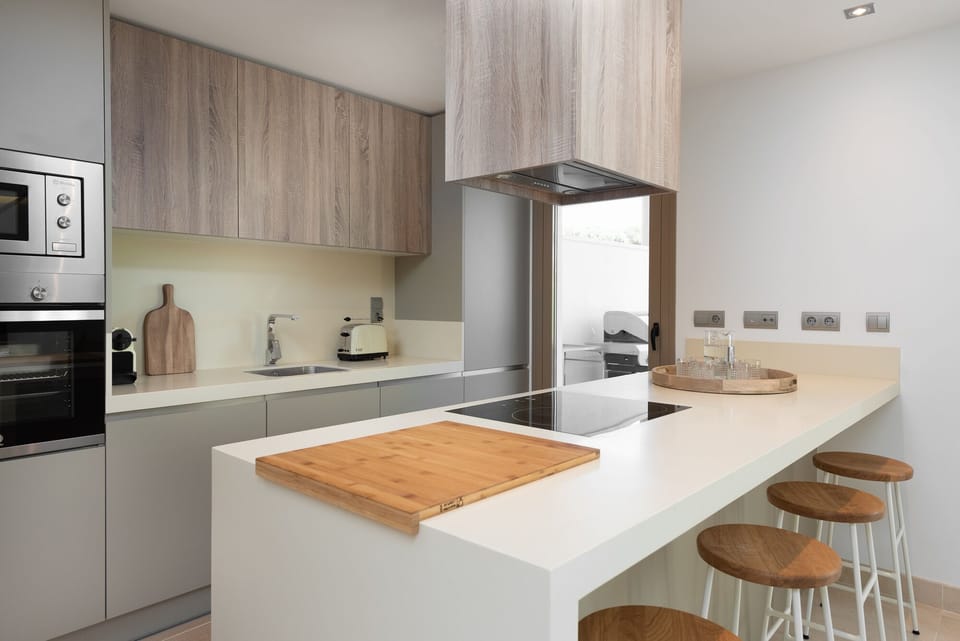 Apartment | Private kitchen | Fridge, microwave, oven, stovetop