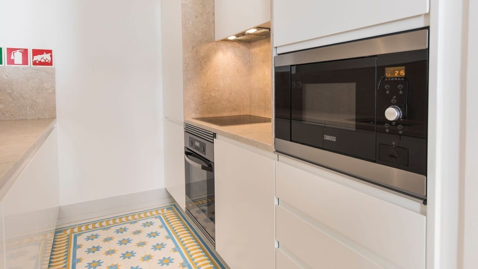 A micorwave, stove and oven are provided in the kitchen