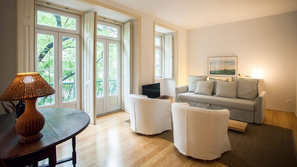 The large windows let in tons of natural light throughout the day! #light #details #apartment