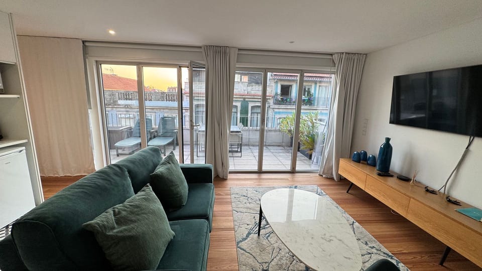 Spacious living area filled with natural light, offering a bright and welcoming space to relax and feel at home.

#BrightSpace #NaturalLight #LivingRoom #HomeAwayFromHome