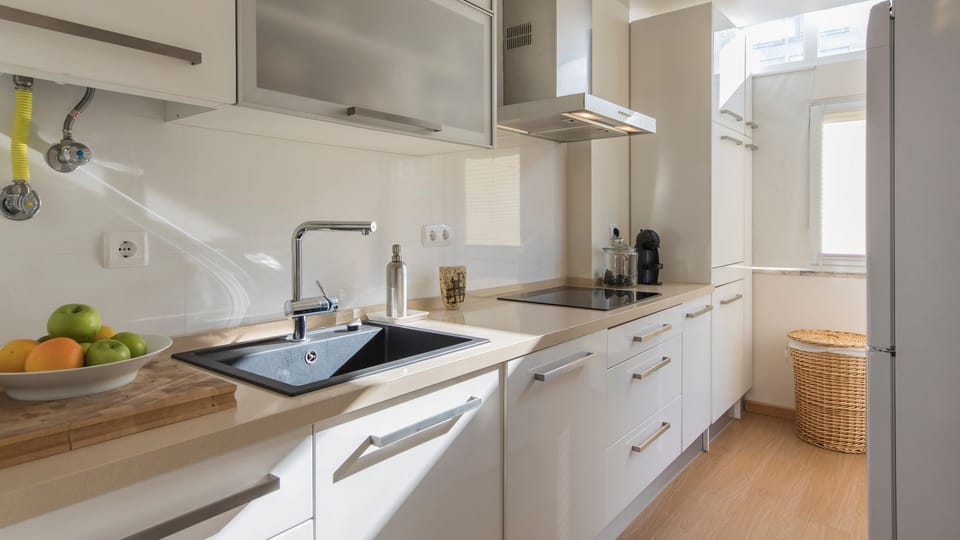 Prepare delicious meals effortlessly in this sleek, fully equipped kitchen featuring modern appliances and ample counter space. The bright, clean design makes cooking a joy, allowing you to savor homemade dishes during your stay. #ModernKitchen #ChefFrien