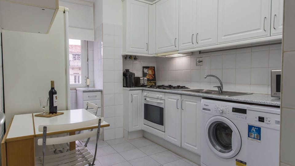 Kitchen with washing machine and dishwasher
