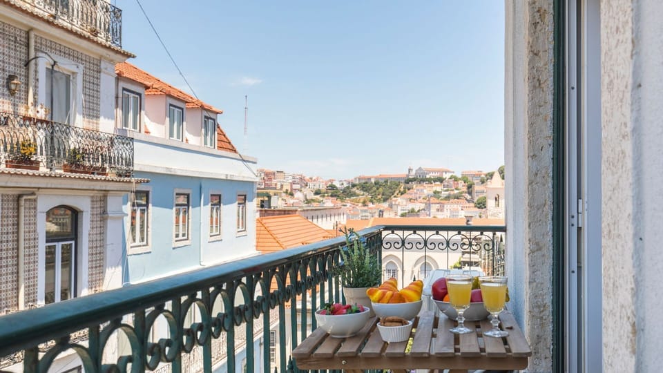 Balcony with views of the castle