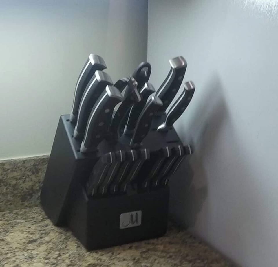 Super sharp full knife set.
A sharp knife is the best tool a cook has!