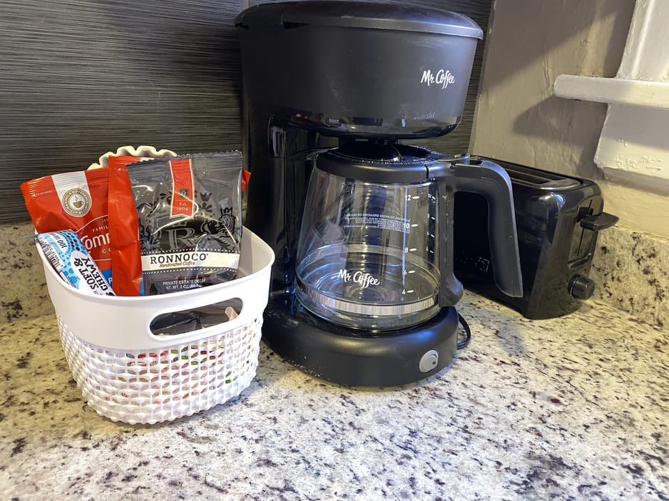 Drip coffeemaker with 3 complimentary coffee packets.