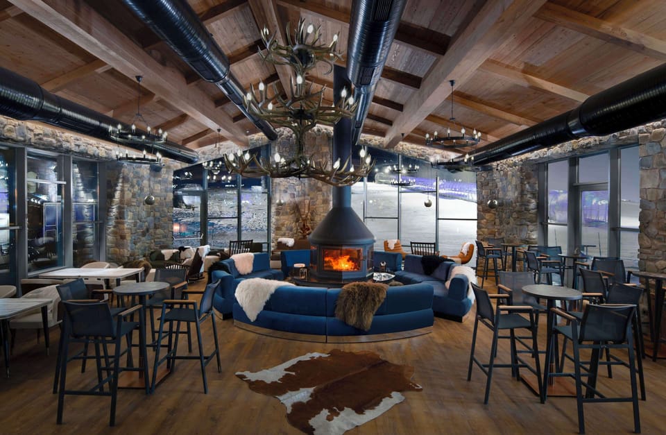 2 bars/lounges, gastropub, gastropub