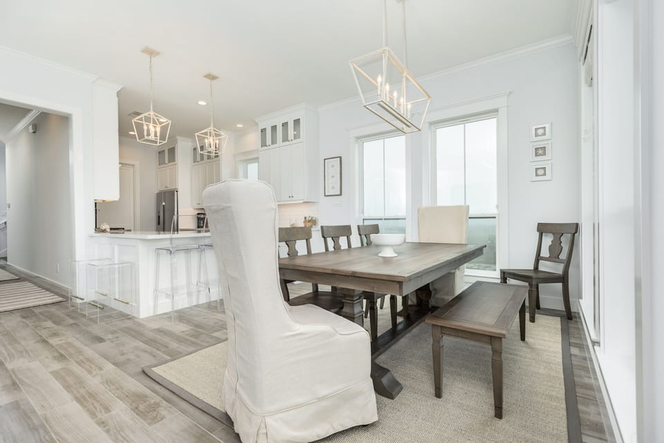 Comfortably sit up to 8 at the large dining table