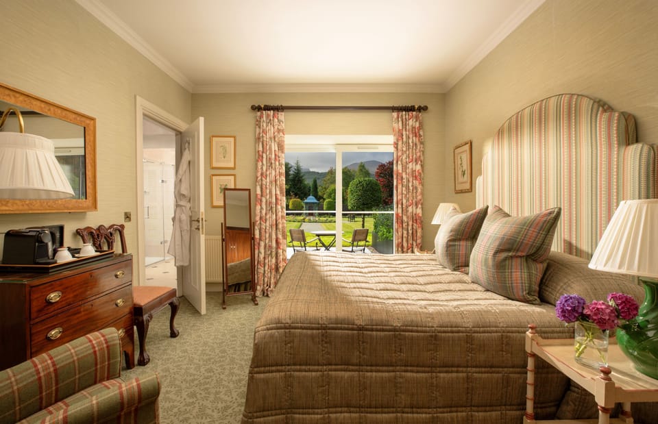 Small Walled Garden Room (separate building) | Egyptian cotton sheets, premium bedding, down comforters