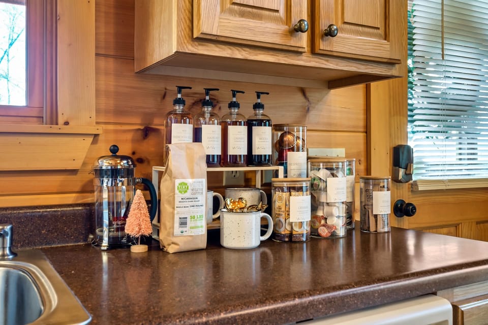 For all coffee lovers, we got you covered: Nespresso, Keurig, French press & Cold press, complete with a variety of coffee flavors and creamer options