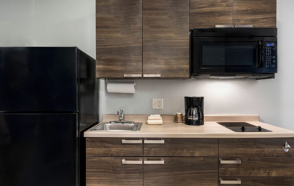 Full-size fridge, microwave, stovetop, coffee/tea maker