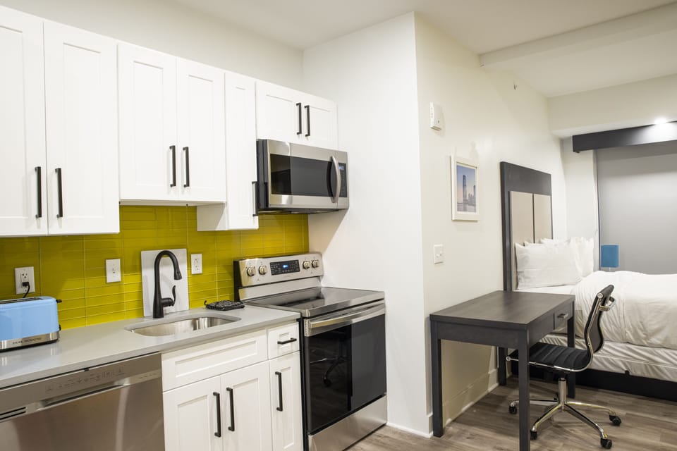 Executive Studio Suite | Blackout drapes, soundproofing, iron/ironing board, free WiFi