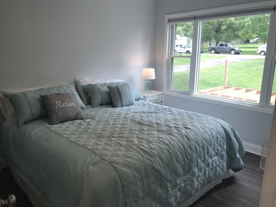 Bedroom 1 - King Size Bed & Closet