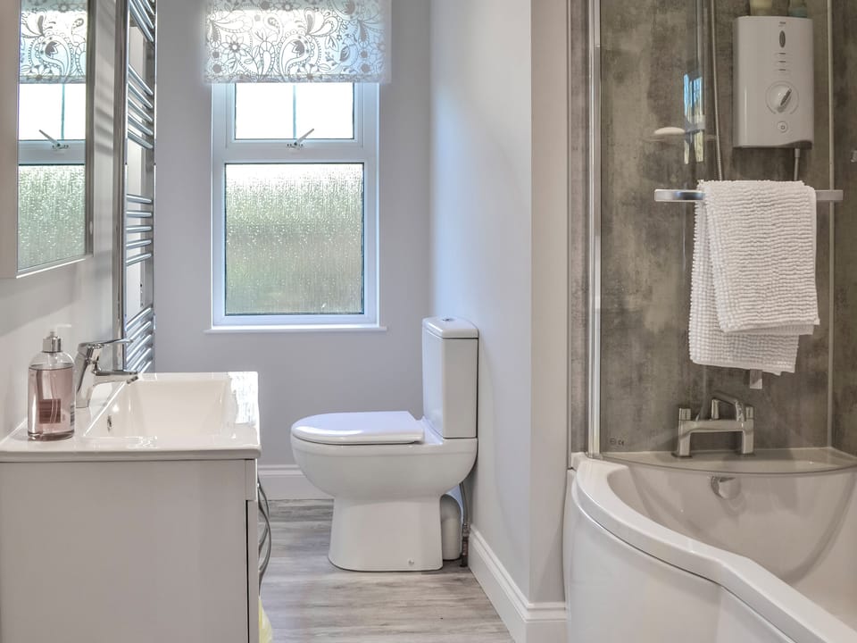 Bathroom | Clarksburn Blue, Newton Stewart