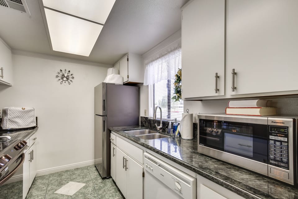 Kitchen | Cooking Basics | Coffee Maker | Paper Towels/Trash Bags Provided