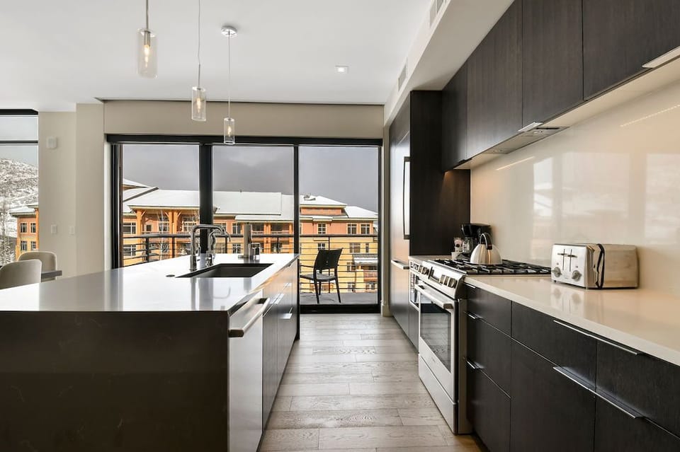 The full kitchen features all the basic cooking supplies you'd need to make a delicious meal. Please note photos are representative and actual unit may differ.