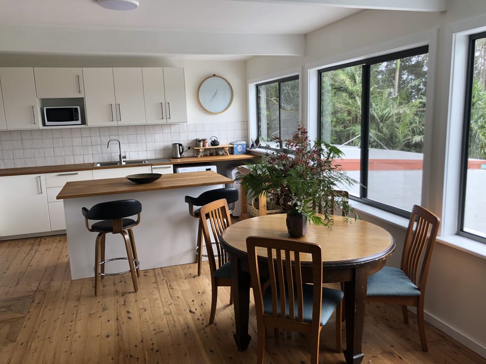 Dining/kitchen area