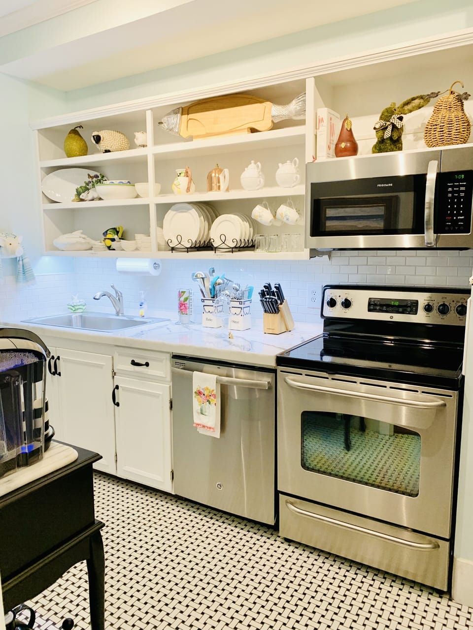 Open shelving. What you see is what’s here.